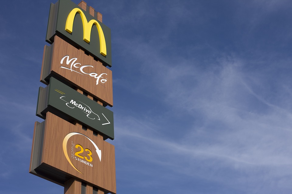 elon-musk-vs-mcdonalds-fast-food-kette-antwortet-auf-musks-dogecoin-vorschlag