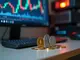 kryptomarkt-unter-druck-xrp-und-ether-vor-powells-rede-mining-angebote-im-fokus